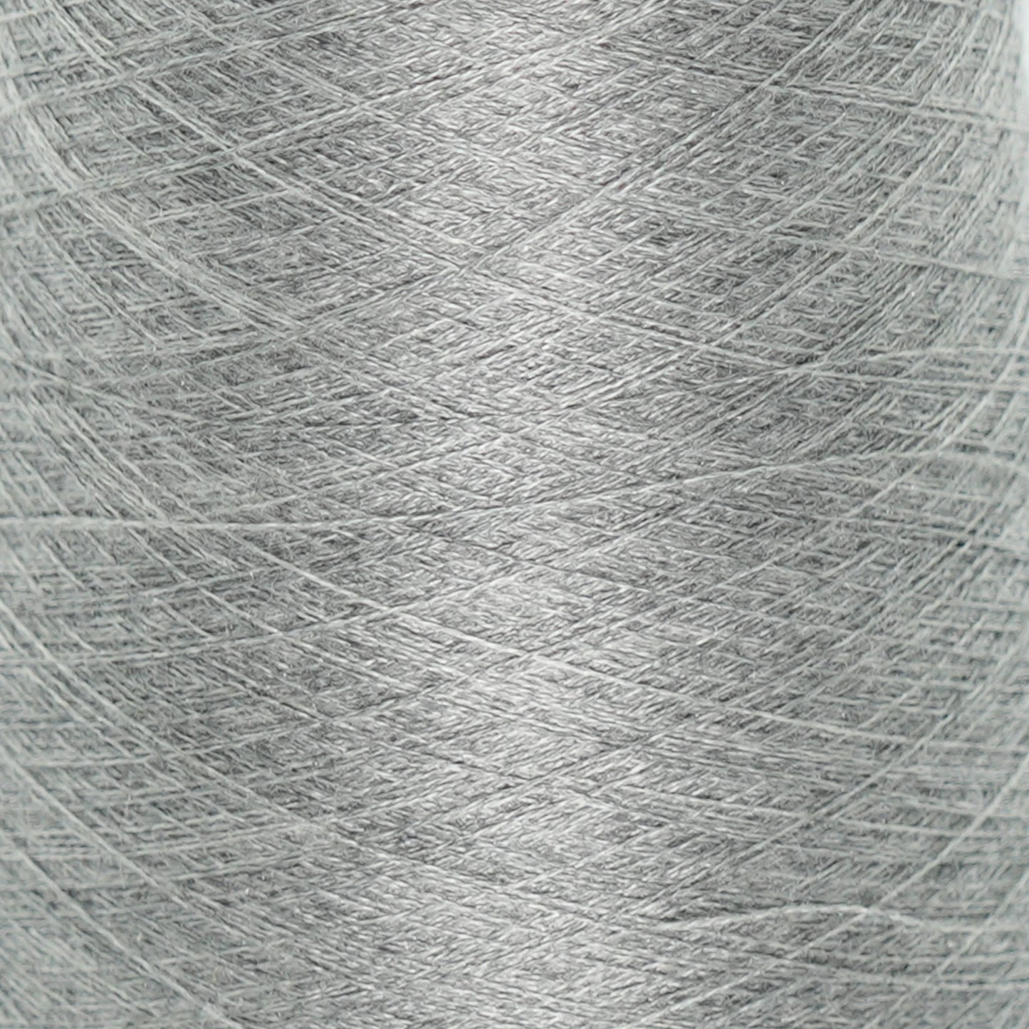 CARIAGGI JAIPUR – 205 g Kone – 70% Kaschmir 30% Seide – Soft Silver Grey mit kühlem Perlmutt-Unterton