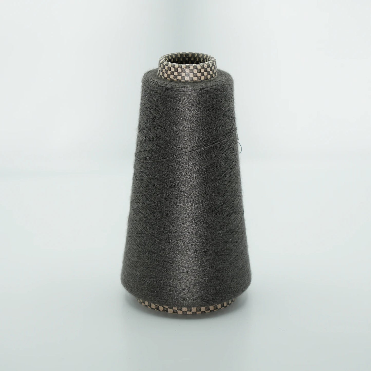 CARIAGGI JAIPUR – 155 g Kone – 70% Kaschmir 30% Seide – Charcoal Grey mit tiefem Graphit-Unterton