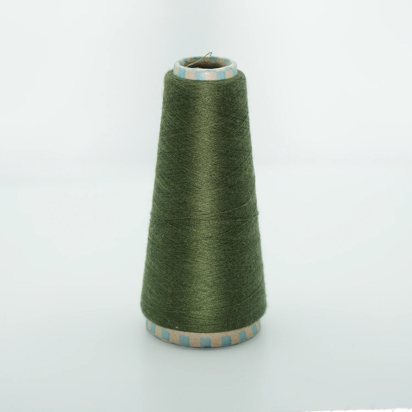 CARIAGGI JAIPUR – 65 g Kone – 70% Kaschmir 30% Seide – Olive Green mit erdigem Moos-Unterton