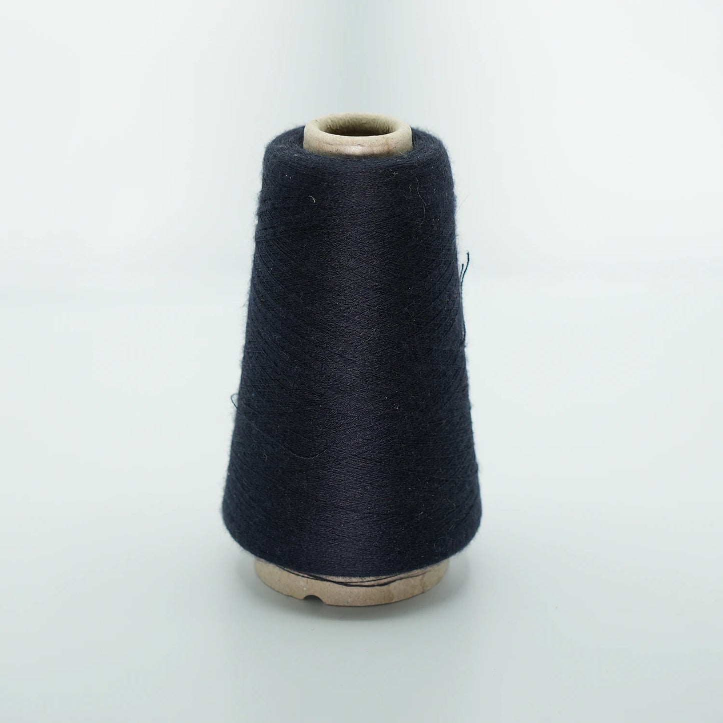 CARIAGGI JAIPUR – 190 g Kone – 70% Kaschmir 30% Seide – Midnight Blue mit tiefem Nacht-Unterton