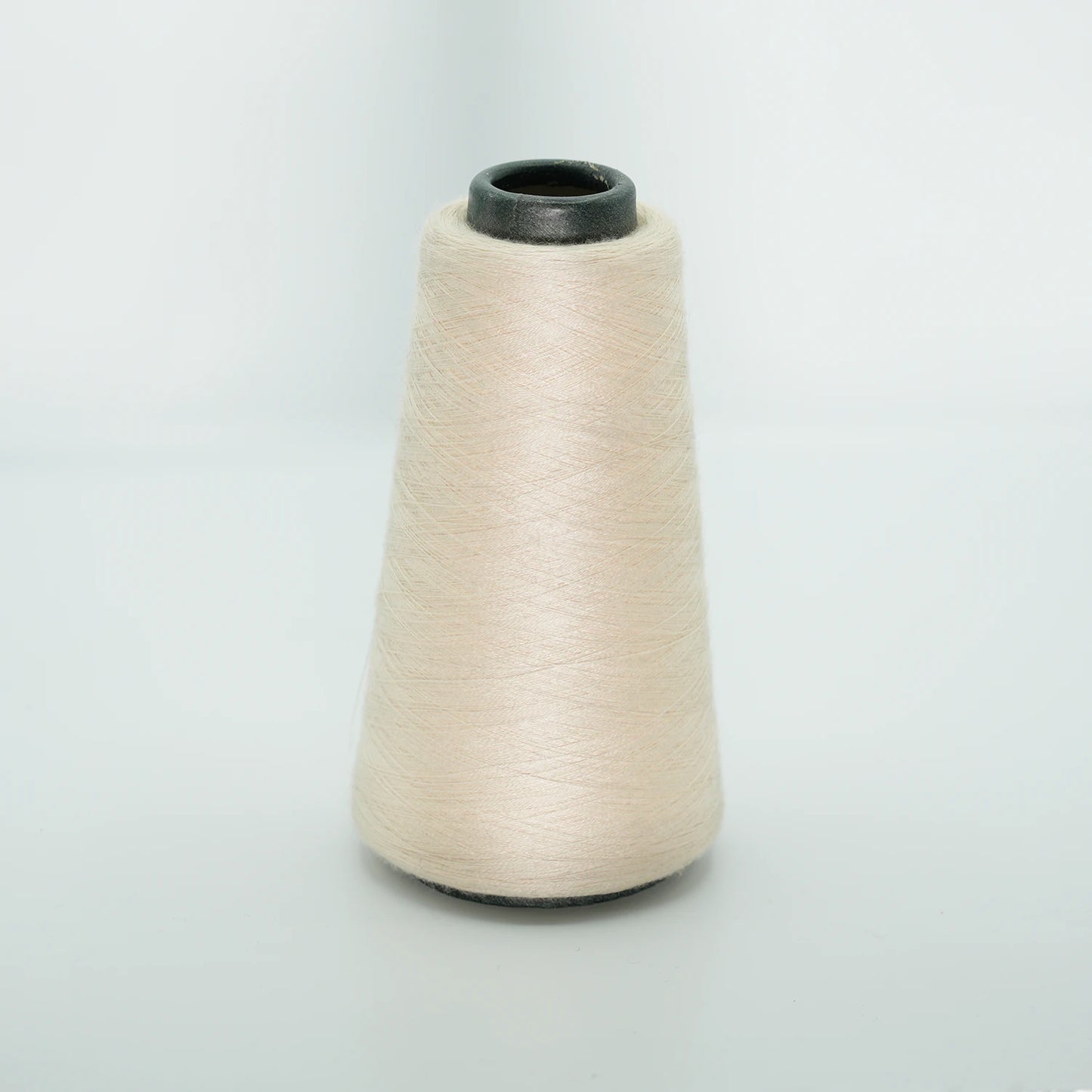 CARIAGGI JAIPUR – 140 g Kone – 70% Kaschmir 30% Seide – Champagne Beige mit goldenem Schimmer