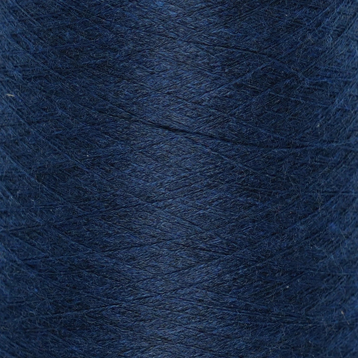 CARIAGGI JAIPUR – 215 g Kone – 70% Kaschmir 30% Seide – Deep Petrol Blue mit intensivem Meeresblau-Ton