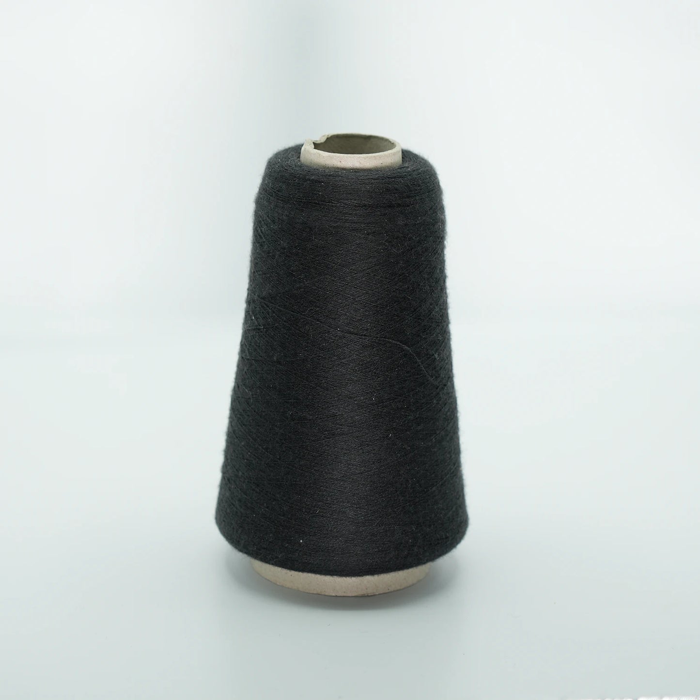 CARIAGGI JAIPUR – 200 g Kone – 70% Kaschmir 30% Seide – Deep Anthracite Black mit sattem Grauschwarz-Ton