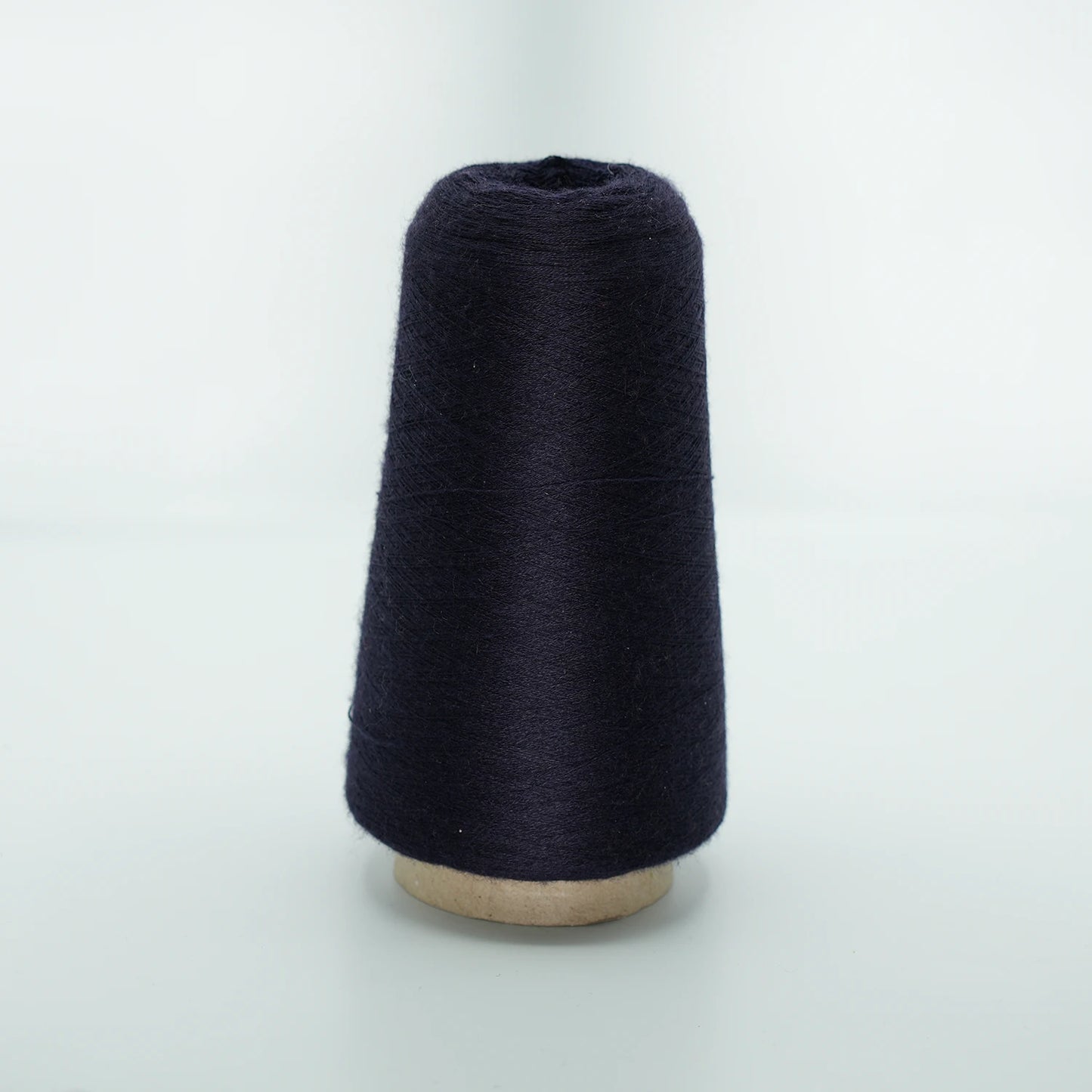 CARIAGGI JAIPUR – 230 g Kone – 70% Kaschmir 30% Seide – Midnight Navy Blue mit tiefem Nachtblau-Ton