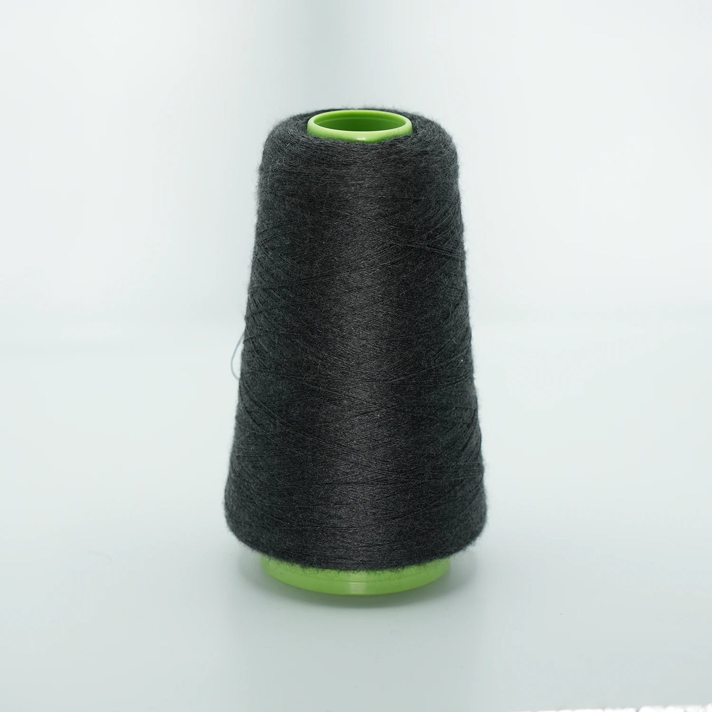 CARIAGGI JAIPUR – 215 g Kone – 70% Kaschmir 30% Seide – Carbon Grey mit tiefem Anthrazit-Ton